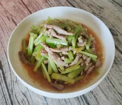細切り豚肉とセロリの炒め物のレシピ