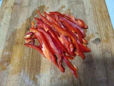 千切り大根と赤唐辛子の炒め物の作り方:2