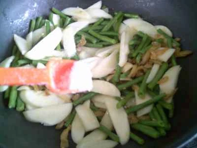 水たけのこの炒め物とカラシナの漬物とリボン豆の作り方：10