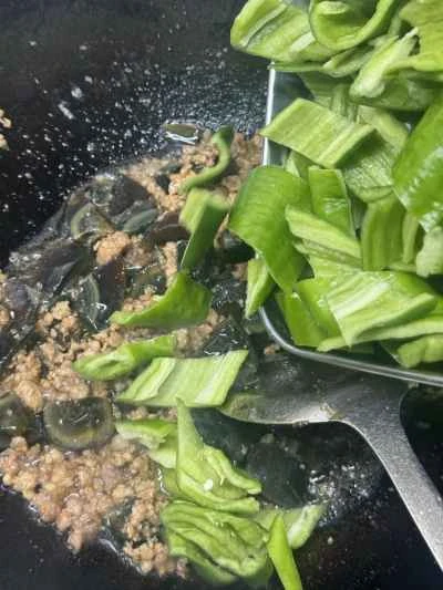 ひき肉、塩卵、ピーマンの炒め物の作り方：9