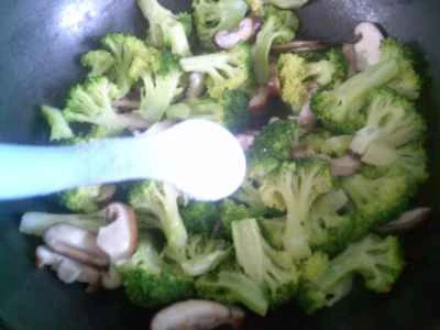 ブロッコリーと椎茸の炒め物の作り方：8