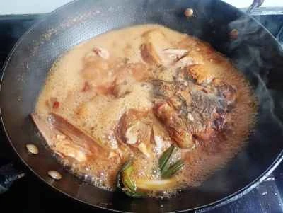 銀鯉の頭と豆腐の赤だし煮の作り方：10