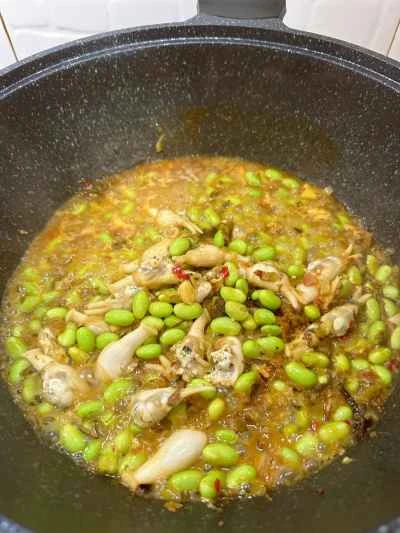 枝豆とキャベツの酢漬けを添えたマテ貝の煮込みの作り方：6