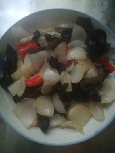 唐辛子と玉ねぎで炒めたキクラゲのレシピ