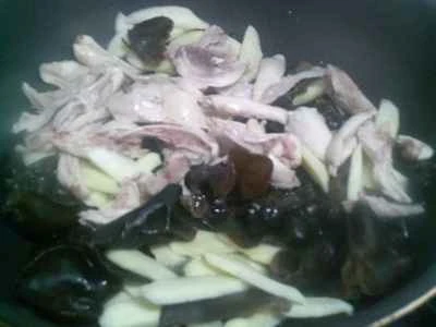 黒キクラゲと水タケノコ入り豚もも肉炒めの作り方：9