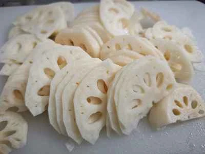 レンコンとキクラゲと豚肉の炒め物の作り方：2