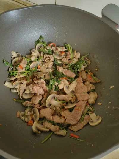 牛肉とキノコの炒め物の作り方：10