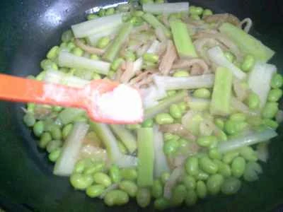 一晩漬け込んだ高菜と枝豆の漬物の作り方：9