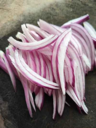 ゴーヤと玉ねぎの炒め物の作り方：2