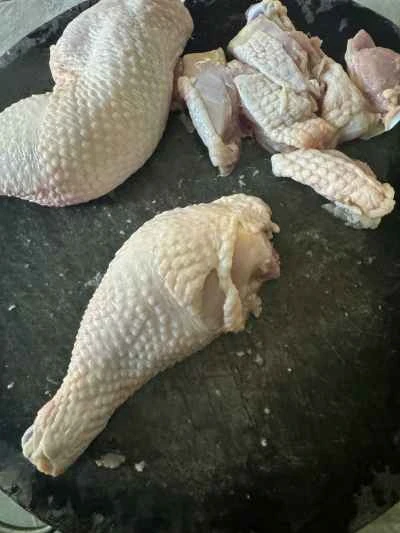 タロイモ入り鶏肉の煮込みの作り方：1