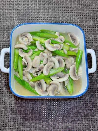 アスパラガスとキノコの炒め物の作り方：13