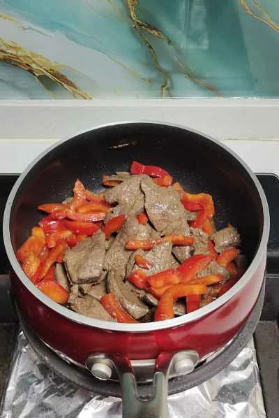 豚レバーと赤ピーマンの炒め物の作り方：4