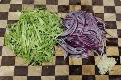 玉ねぎとキャベツの炒め物の作り方：1