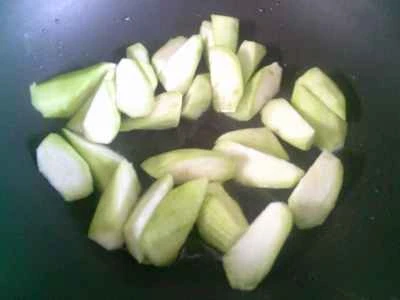 黒キクラゲと乾燥豆腐のヘチマ炒めの作り方：5