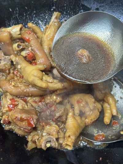 豚足と鶏足の煮込み（大きな手で小さな手を握る）レシピステップ：22