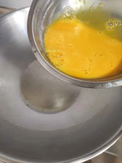 タロイモと春雨の卵と玉ねぎ炒めの作り方：4