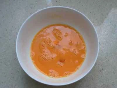 きのこ、卵、きゅうりの炒め物の作り方：3