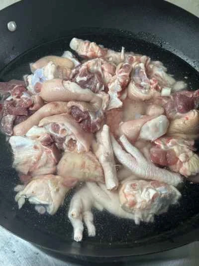 豚足と鶏足の煮込み（大きな手で小さな手を握る）レシピ手順：3