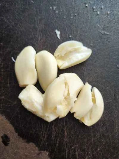 生姜とニンニクで豚肉を2度煮する手順：3