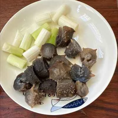 ナマコとネギの炒め物の作り方：1