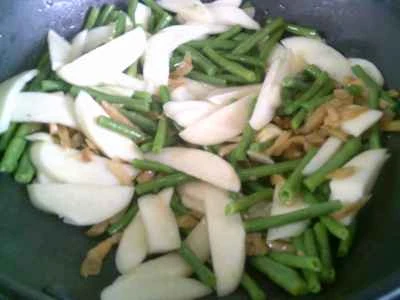 水たけのこの漬物とリボン豆の炒め物の作り方：8