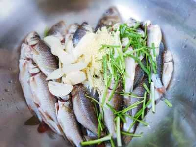 フナの唐揚げの作り方：3