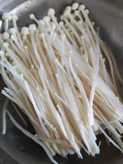 白菜とエノキ茸の豚肉煮込みの作り方：2