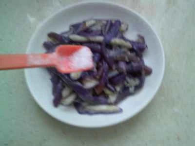 塩漬けアヒルの卵とナスのサラダの作り方：10