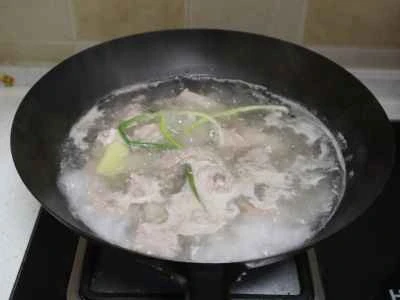 クランベリージュースで煮込んだ豚スペアリブの作り方：3