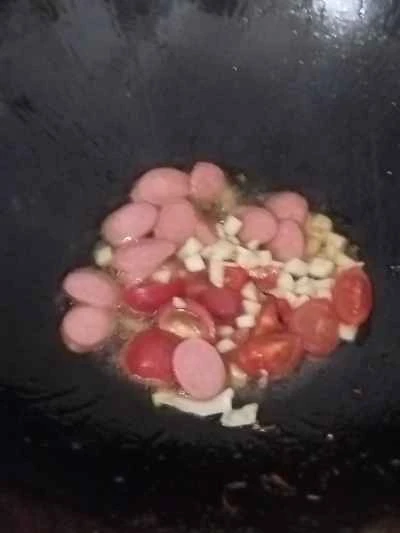 キャベツとニンジンとソーセージの炒め物の作り方：4