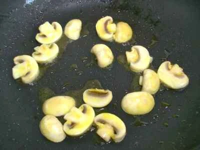 きのこ、黒キクラゲ、セロリの炒め物の作り方：6