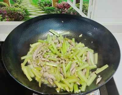 細切り豚肉とセロリの炒め物の作り方：7