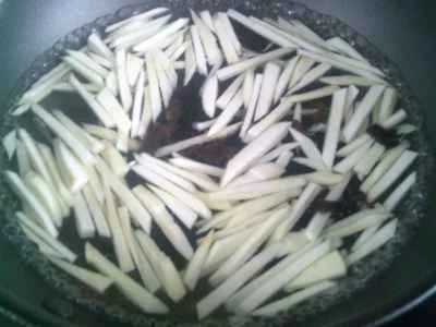 黒キクラゲと水竹を使ったセロリ炒めの作り方：5