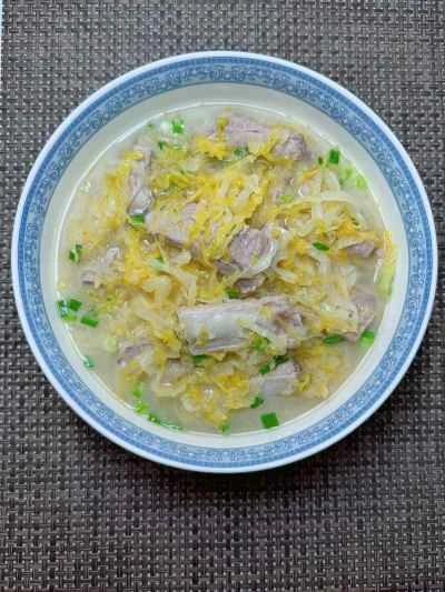 ザワークラウト添え豚スペアリブの煮込みレシピ