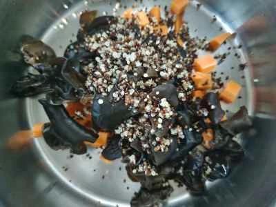 ココナッツキヌア、栗、ゴルゴンフルーツのミックス野菜スープの作り方：3