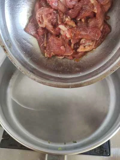 豚肉スライスとベビーチンゲン菜の炒め物の作り方：6