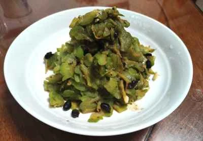 ゴーヤと黒豆、ニンニクの炒め物の作り方：6