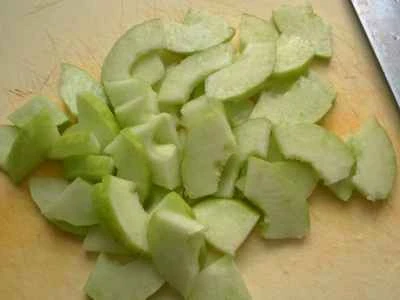 きのこ、エビ、きゅうりのシーフード炒めの作り方：5