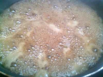 赤ピーマンとこんにゃくの結び目を使った鶏肉の煮込みの作り方：10