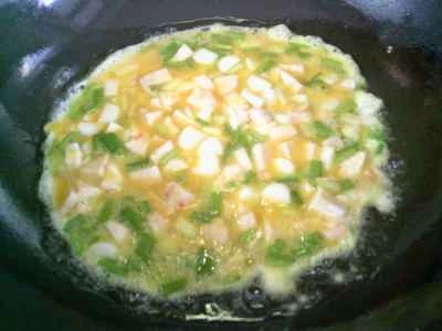 ロブスター風味のボール、タラソーセージ、スクランブルエッグの作り方：9