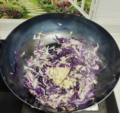 二色キャベツ炒めの作り方：2