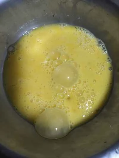 玉ねぎと卵で炒めた里芋と春雨の作り方：3