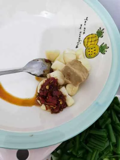 空芯菜と発酵豆腐と唐辛子の炒め物の作り方：2