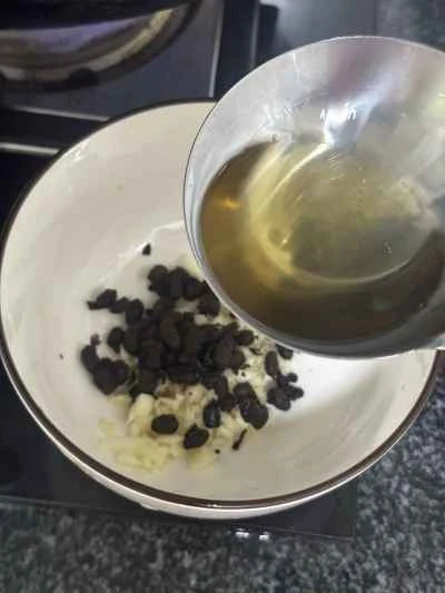 ニンニクと発酵黒豆で蒸した黄ナマズ：ステップ5