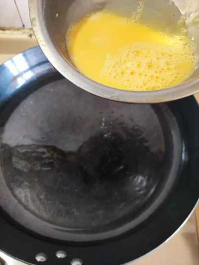 玉ねぎ入りスクランブルエッグの作り方：3