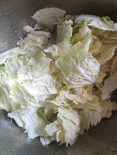 手千切りキャベツと豚肉のスープの作り方：3