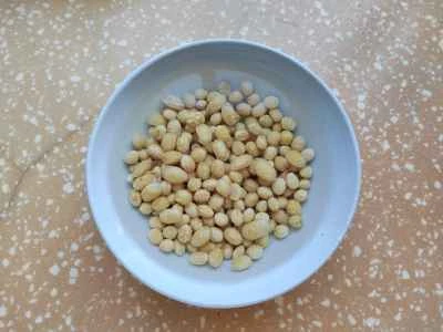 ピーナッツと大豆の煮込み豚肉の作り方：1