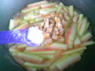 スイカの皮とアサリの炒め物の作り方：11