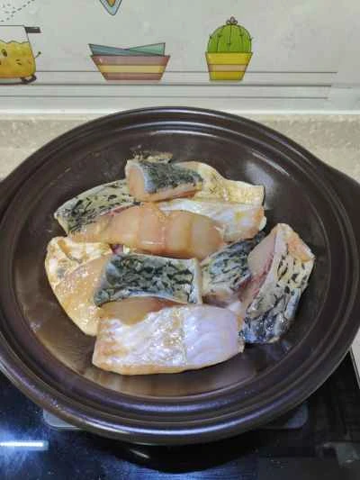 土鍋で煮込んだ魚の腹肉の作り方：7