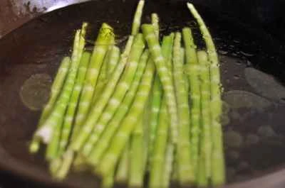 たけのことエビの煮物を作る手順：2